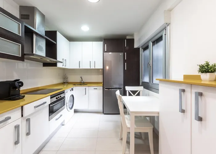 Luminoso, Ascensor, Tranquilo, Centro De Lejlighed